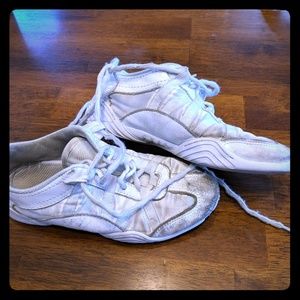 Nfinity Evolution cheer shoe